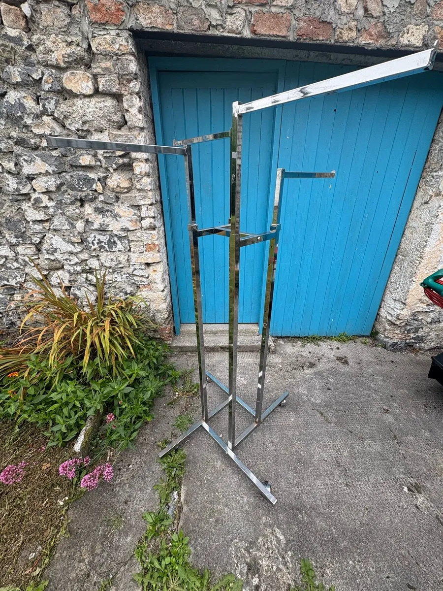Chrome Adjustable clothing rail - Image 4