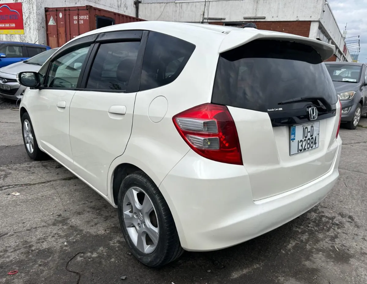 Honda Fit 2010 Automatic/ New Nct/ warranty - Image 4