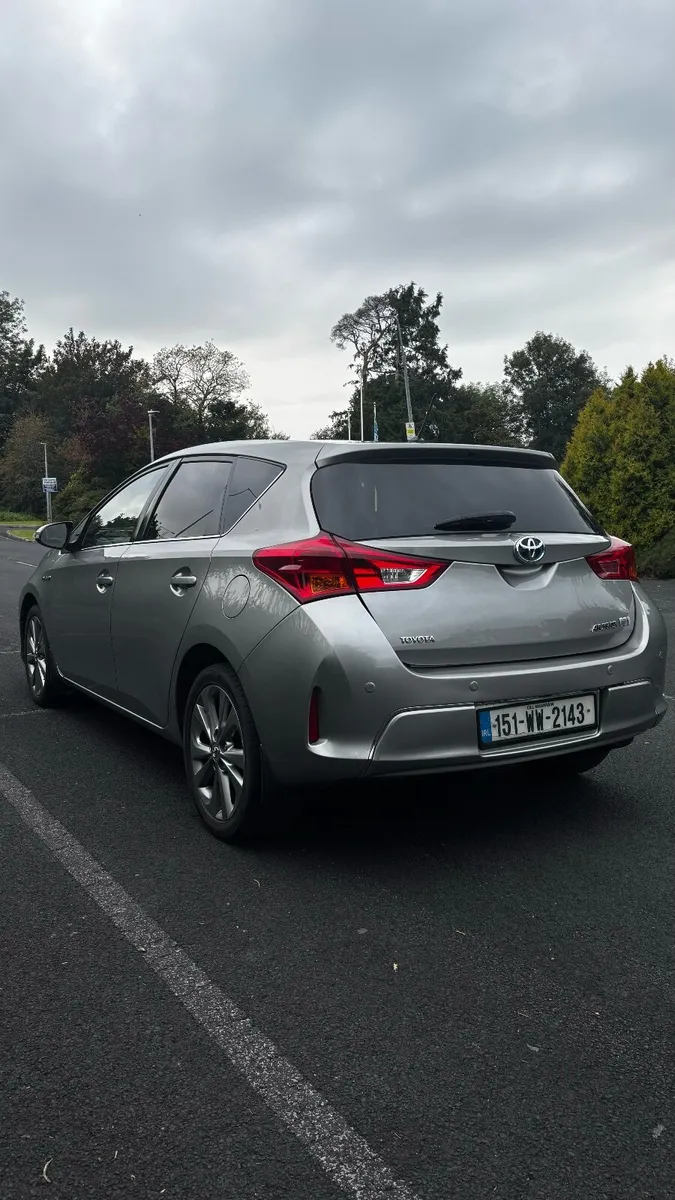 Toyota Auris 2015 - Image 2