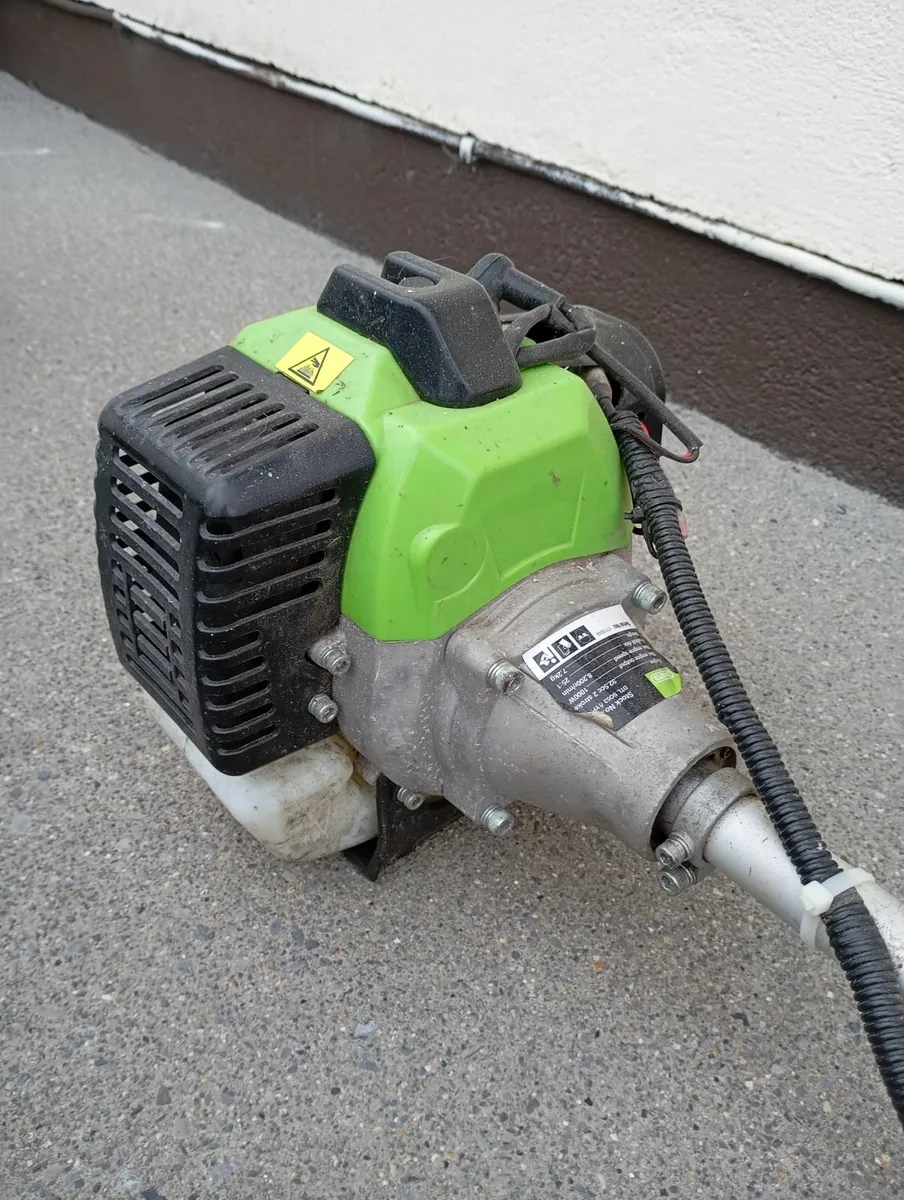 Grass Strimmer for Parts or Repair - Image 4