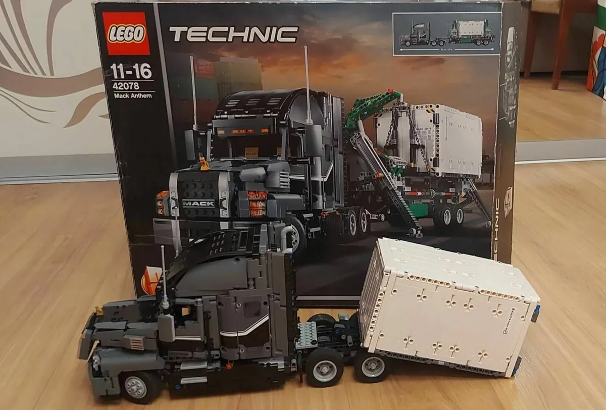 LEGO Technic Truck MACK Anthem - Image 3