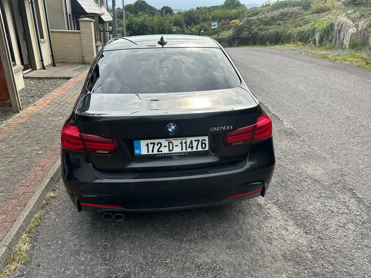 BMW 320i - Image 3