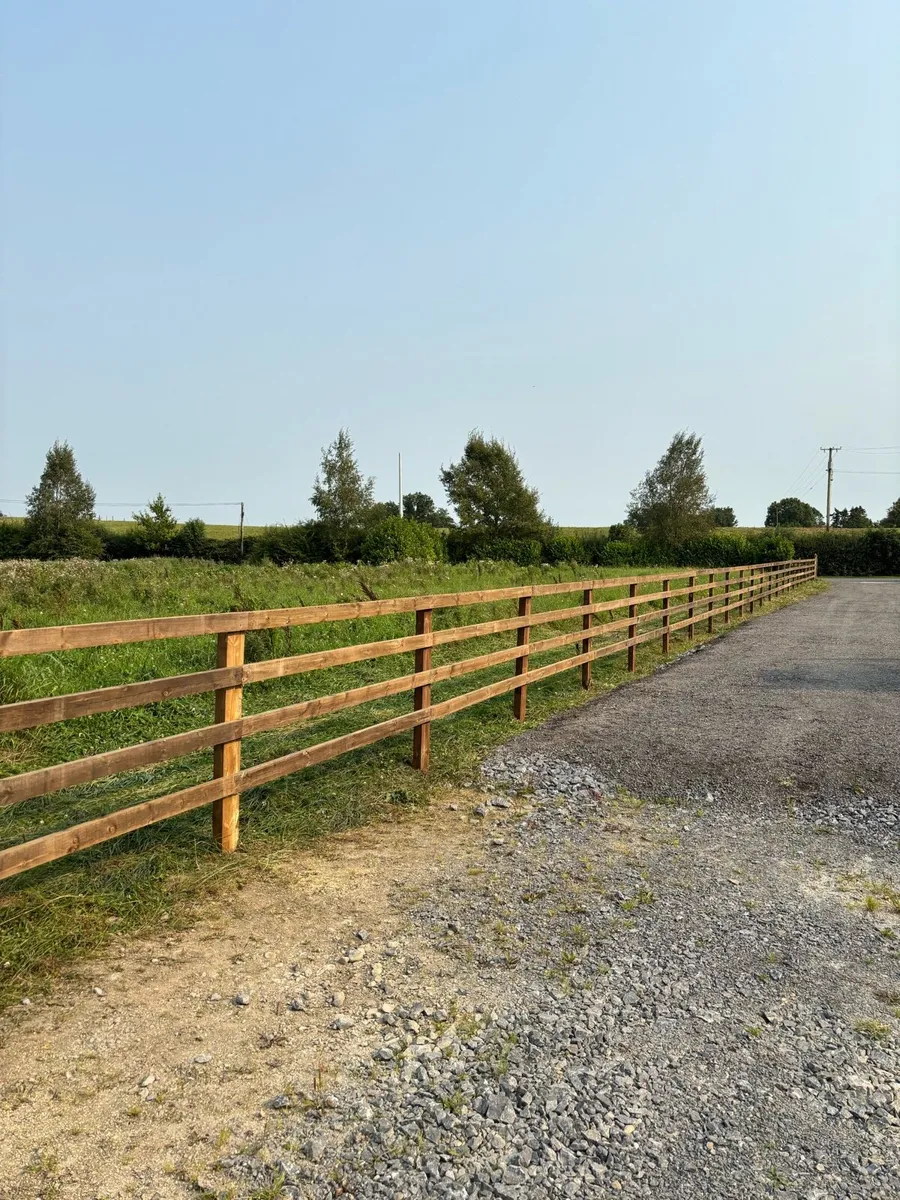 FENCING CONTRACTOR - Image 3