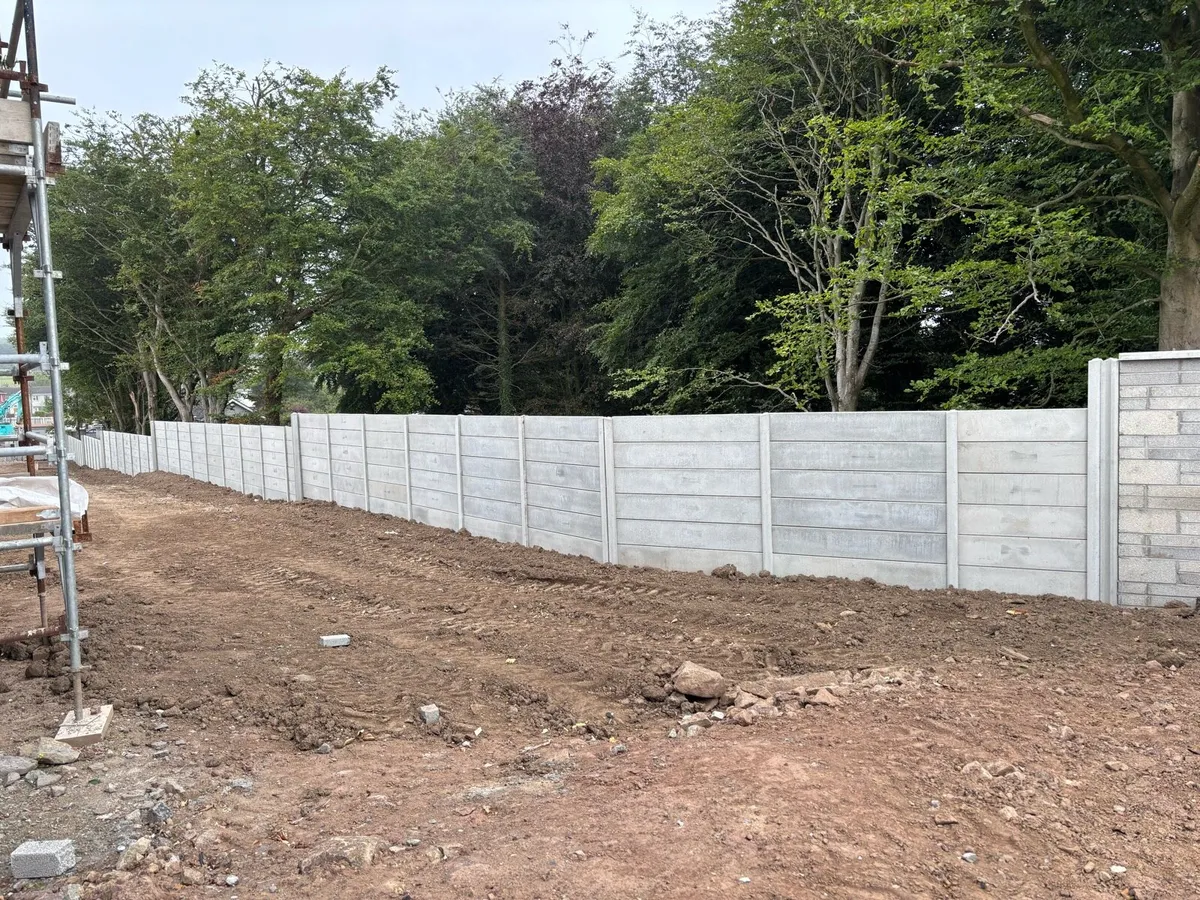 FENCING CONTRACTOR - Image 4