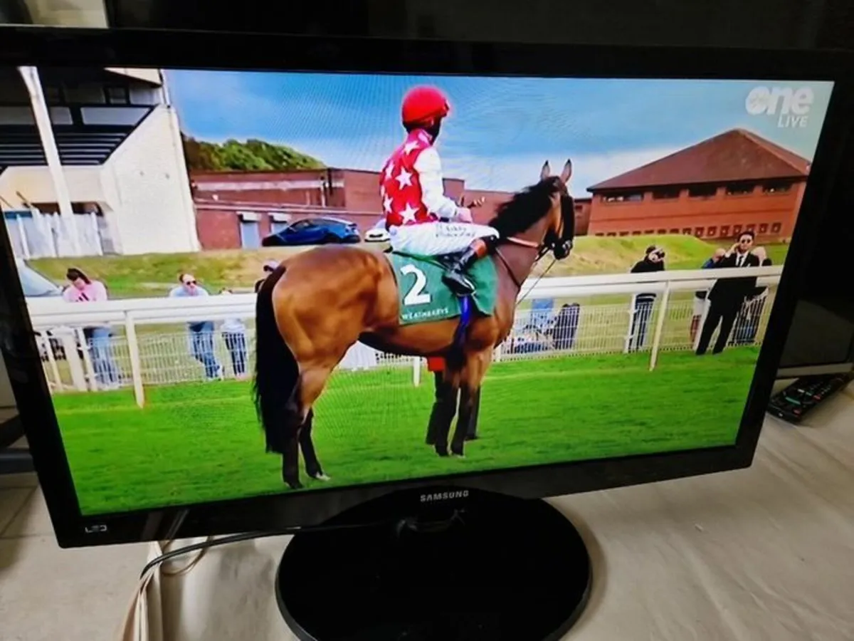 Samsung 27 inch TV/Monitor, Full HD, Model LT27B30 - Image 1