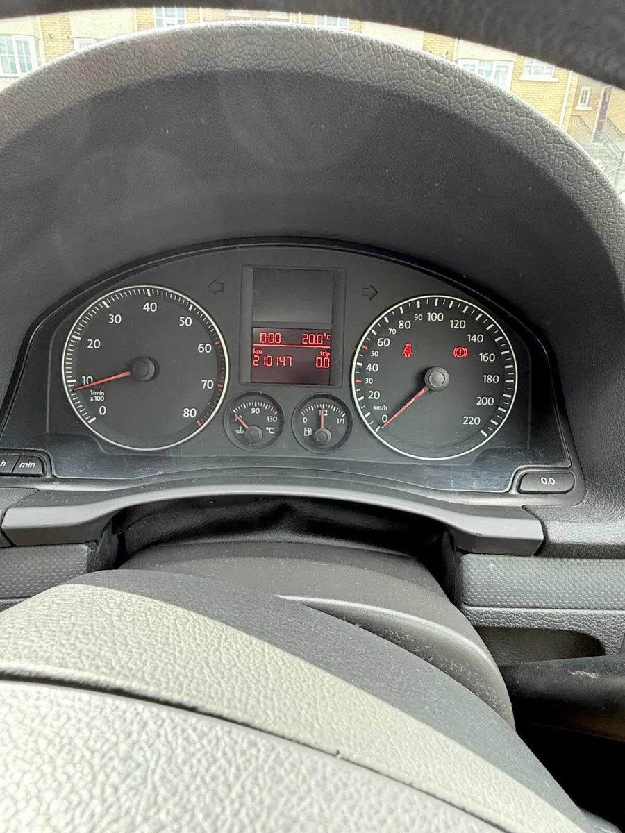 Volkswagen Golf 2005 - Image 2