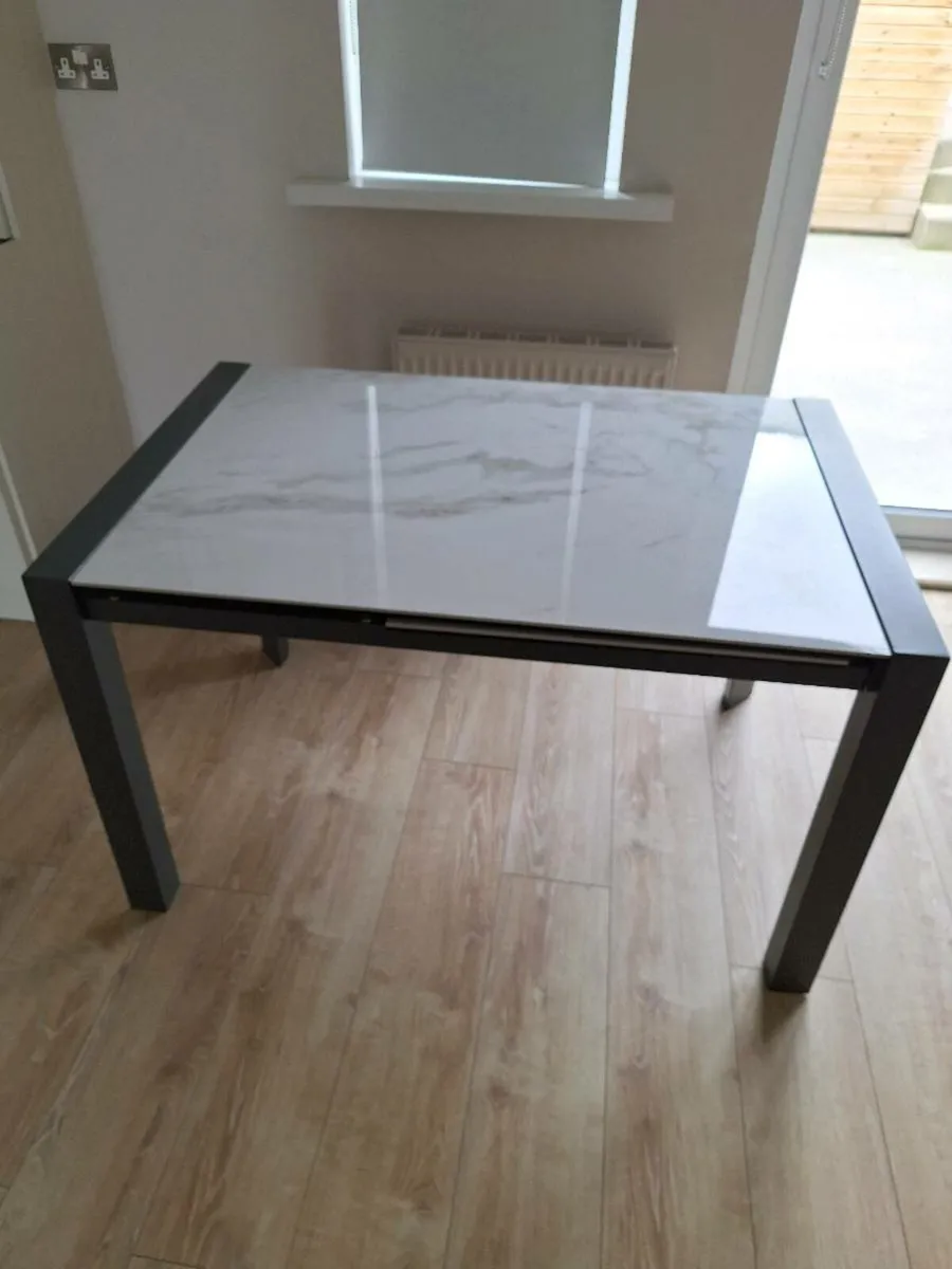Kitchen table ( extendable) - Image 1
