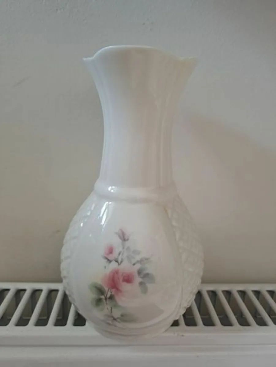 Donegal Parian vase - Image 1