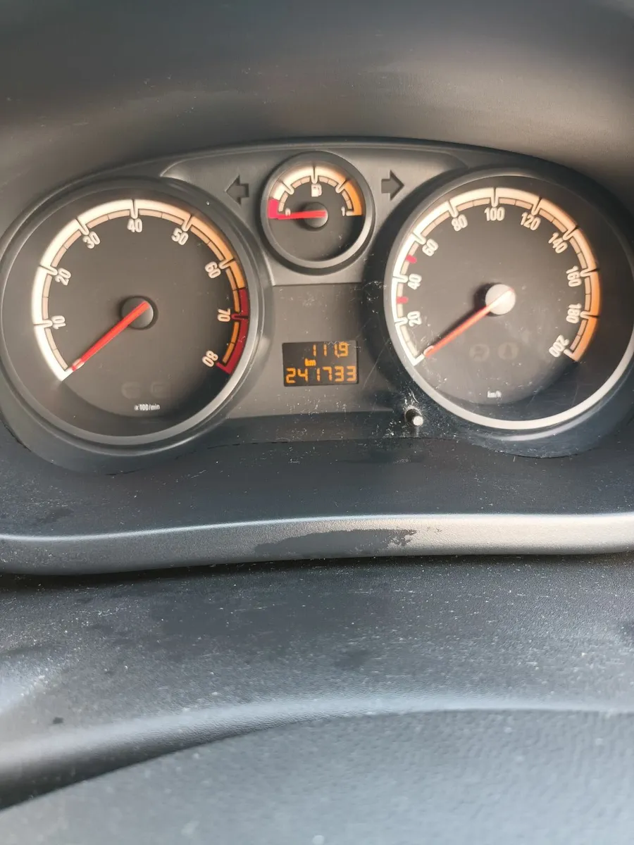 Opel Corsa 2009 - Image 2