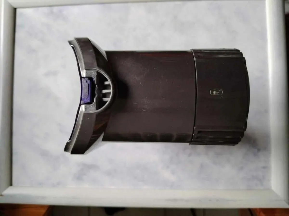 Dyson DC44 vacuum main body, battery & filter - Image 4