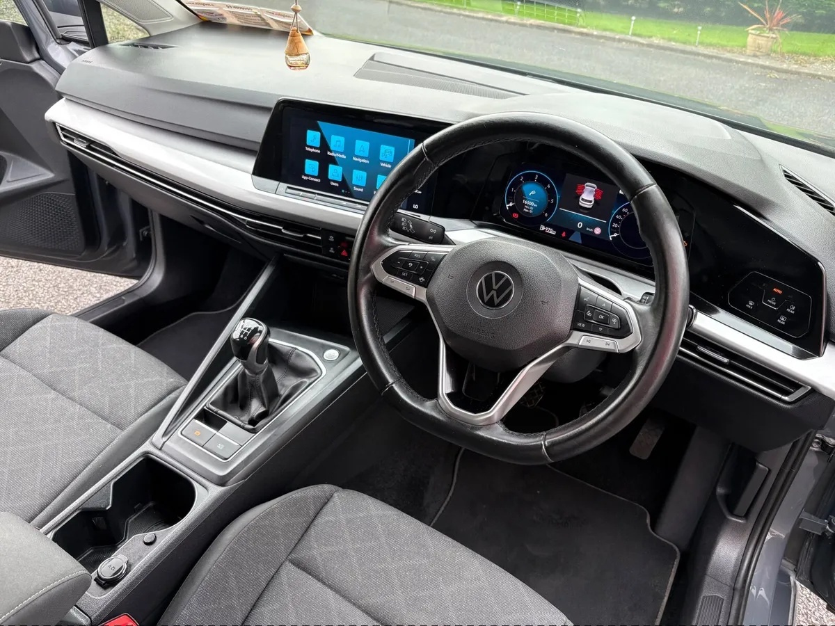 Volkswagen Golf 2021 - Image 2