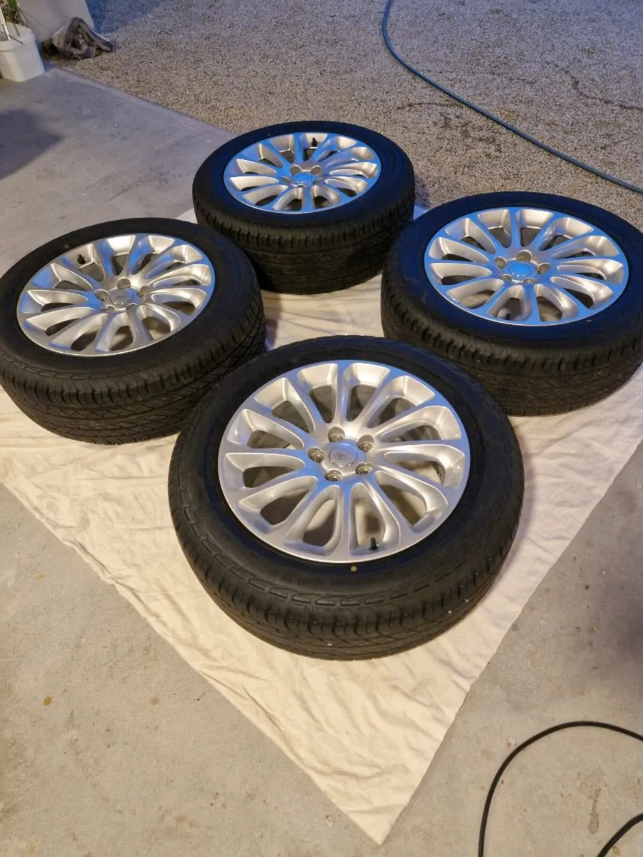 Mint Condition 20" Genuine LandRover Alloys+ Tyres - Image 1
