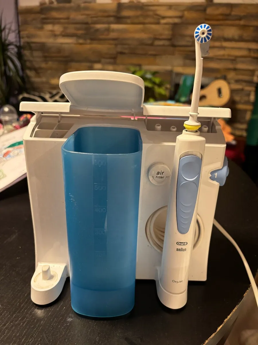 Oral B Water flosser + elec toothbrush charger - Image 2