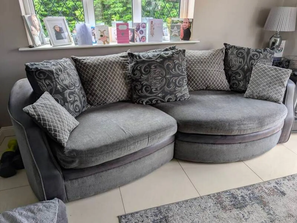 couch - Image 1