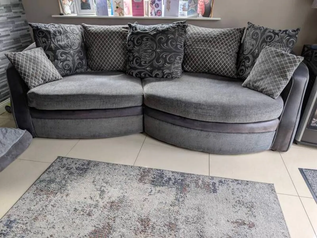 couch - Image 3