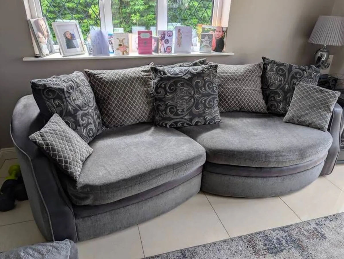 couch - Image 4