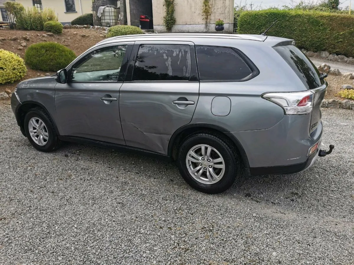 152 Mitsubishi Outlander 2.2 Diesel DOE & Tax - Image 4