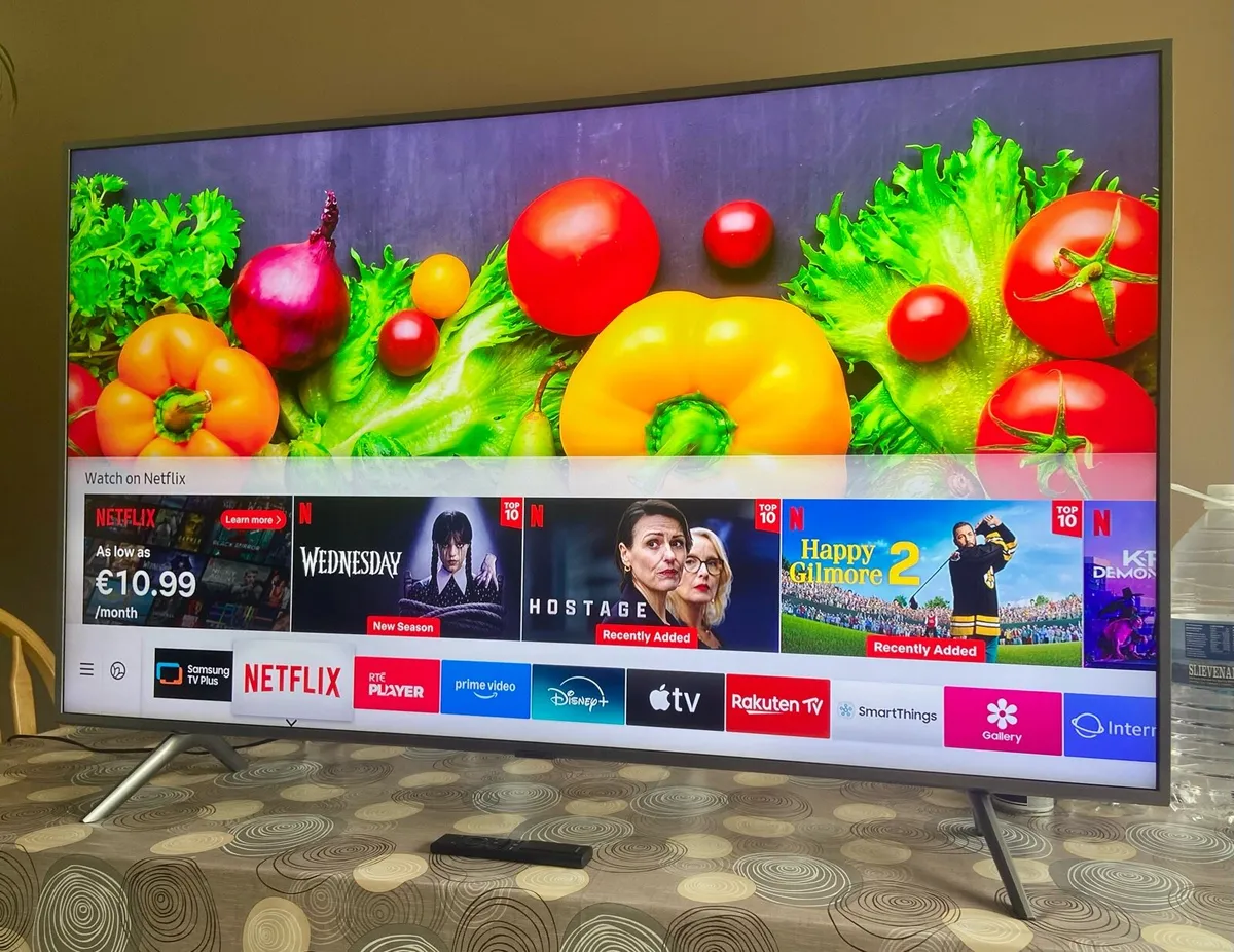 Samsung 55” 4K QLED Smart TV. LIKE NEW - Image 1