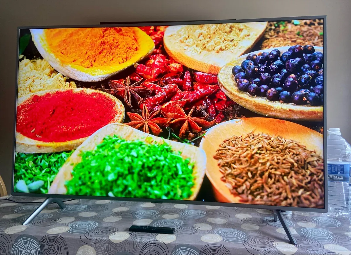 Samsung 55” 4K QLED Smart TV. LIKE NEW - Image 4