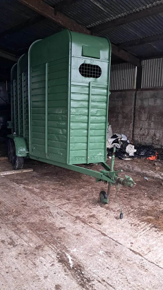 Single horse box - Image 1