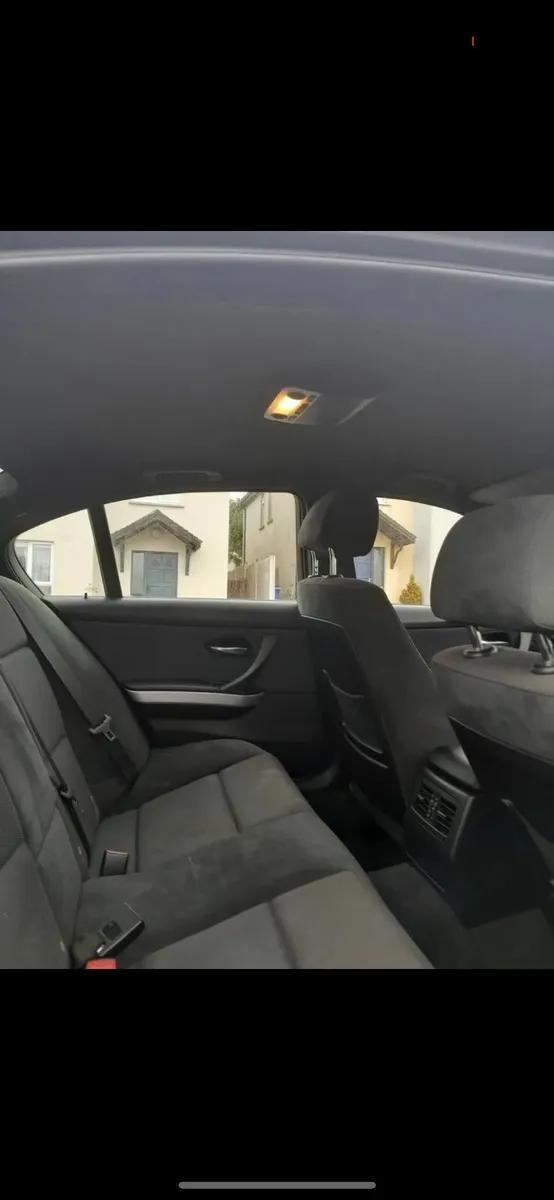 BMW 3-Series 2009 - Image 3