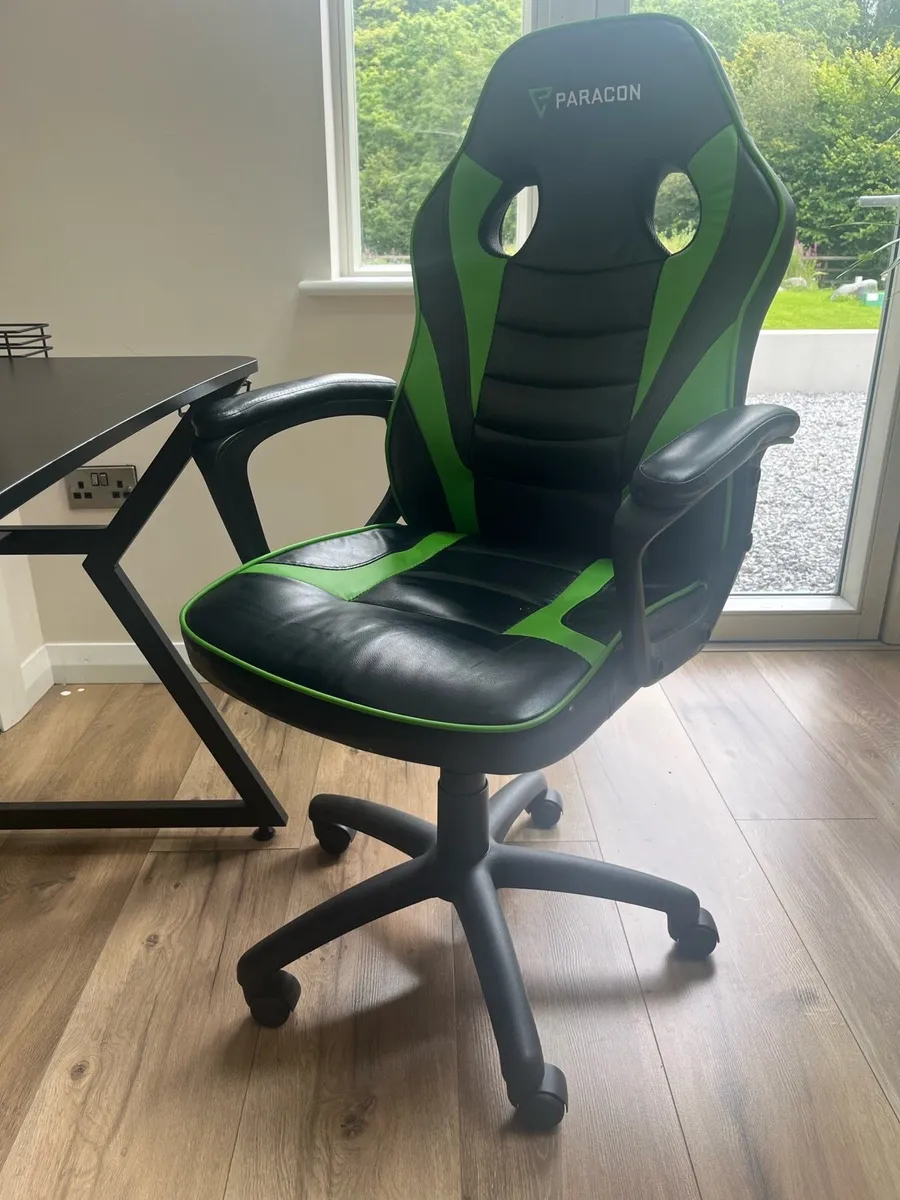 Paragon gaming chair and gaming table. - Image 2