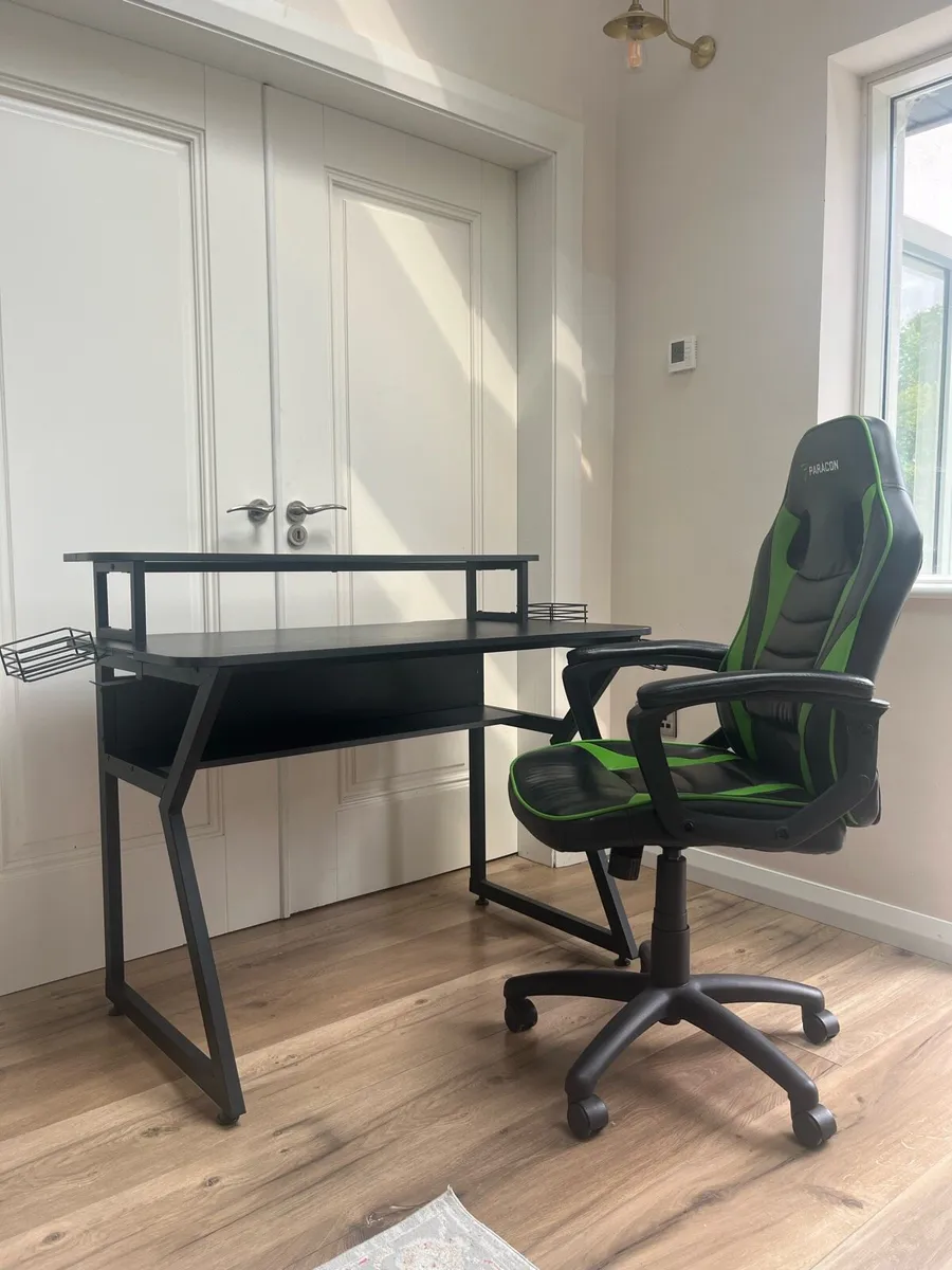 Paragon gaming chair and gaming table. - Image 3