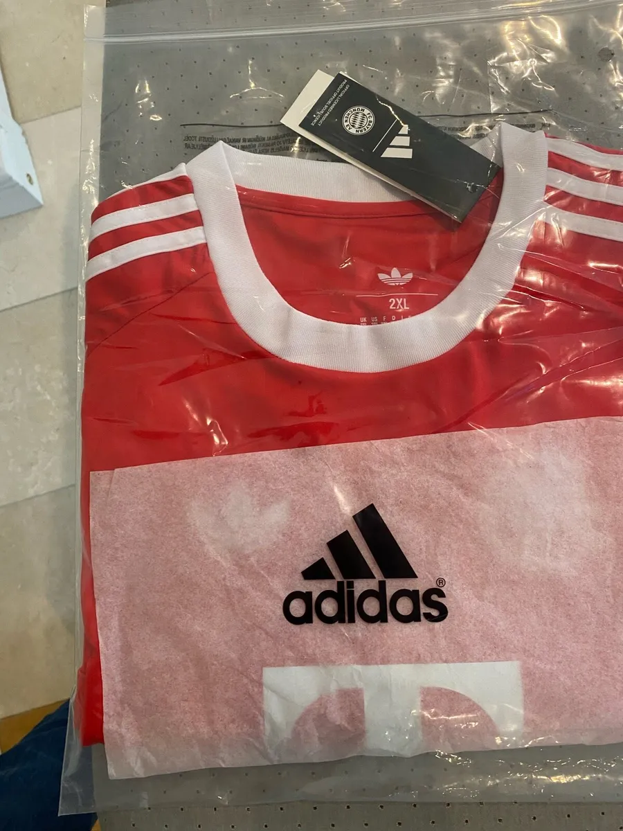 Bayern Munich Goalkeeper Shirt 2025-26 XXL - Image 2