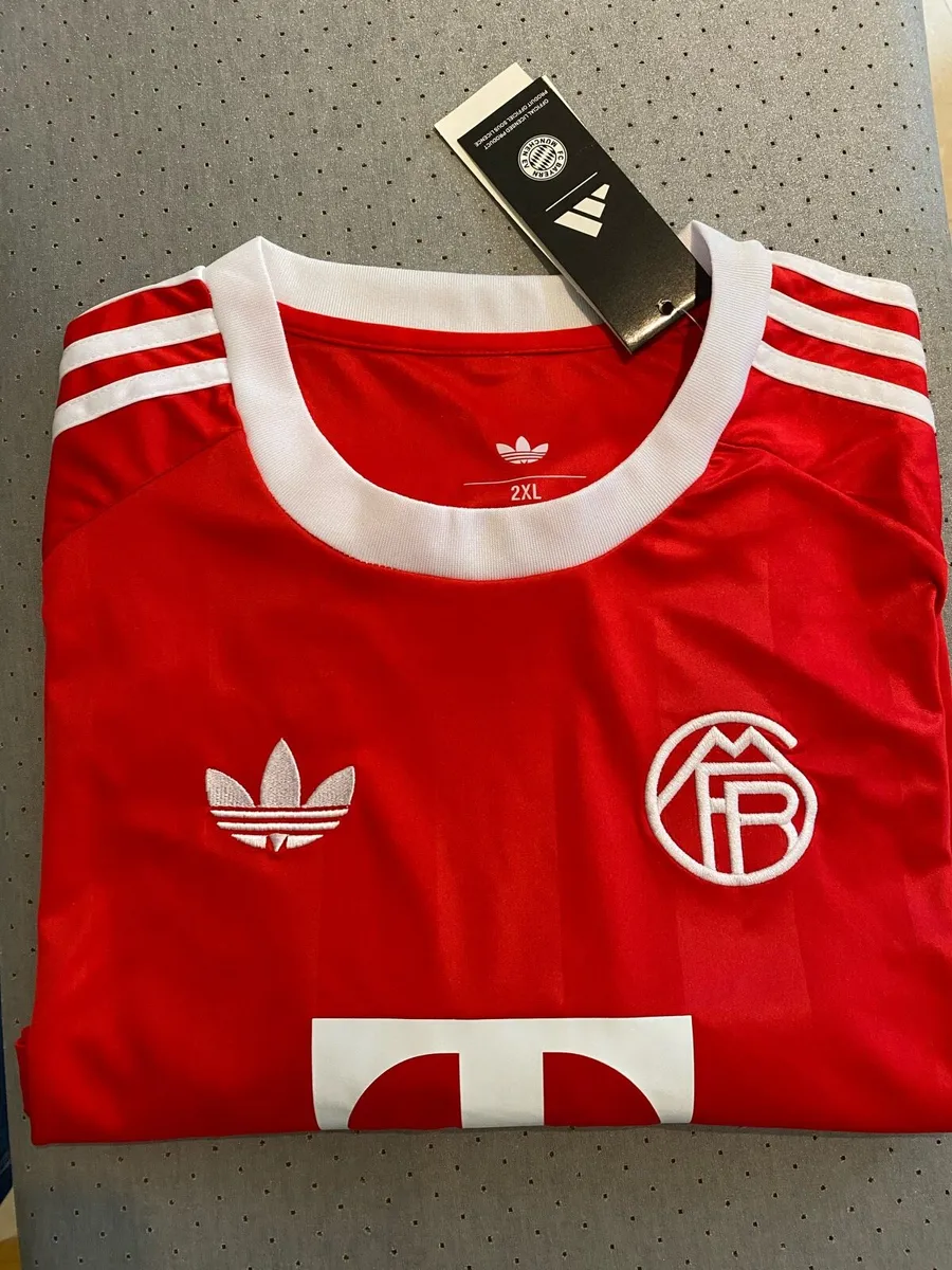 Bayern Munich Goalkeeper Shirt 2025-26 XXL - Image 3