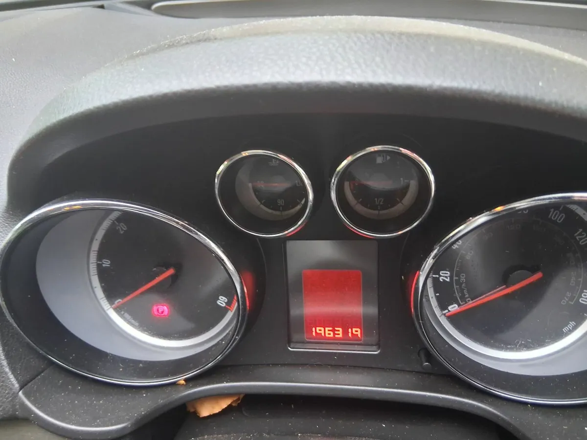 Vauxhall Insignia 2012 - Image 2