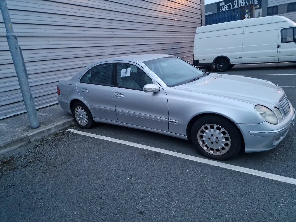 Mercedes-Benz E-Class 2003 - Image 4