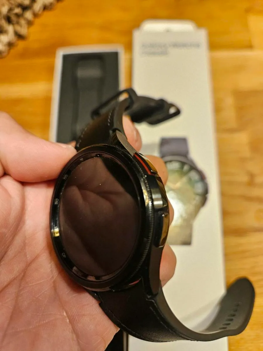 Samsung Galaxy Watch 6 Classic - Image 4