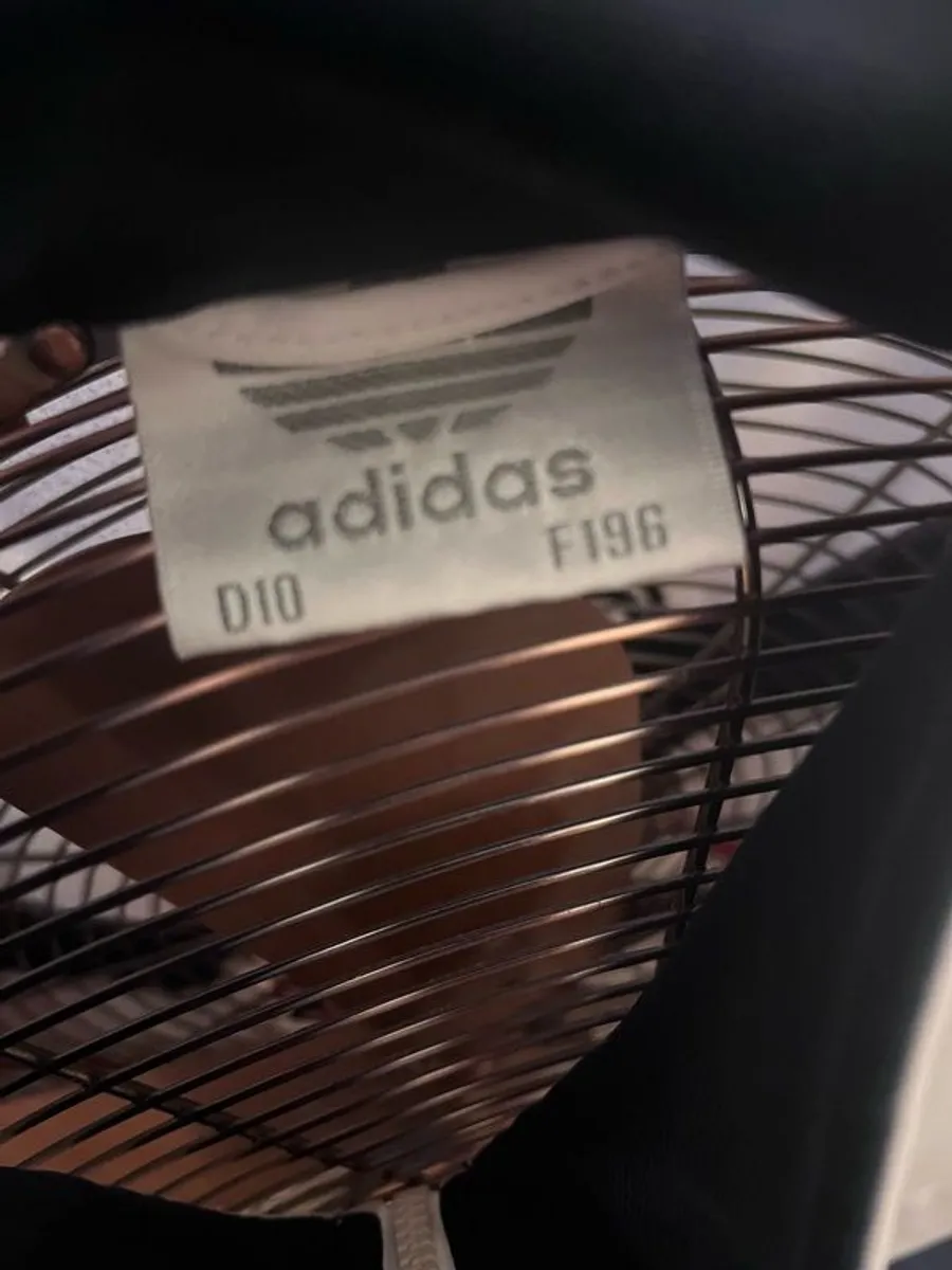 vintage Adidas top (ideal festival top) - Image 2