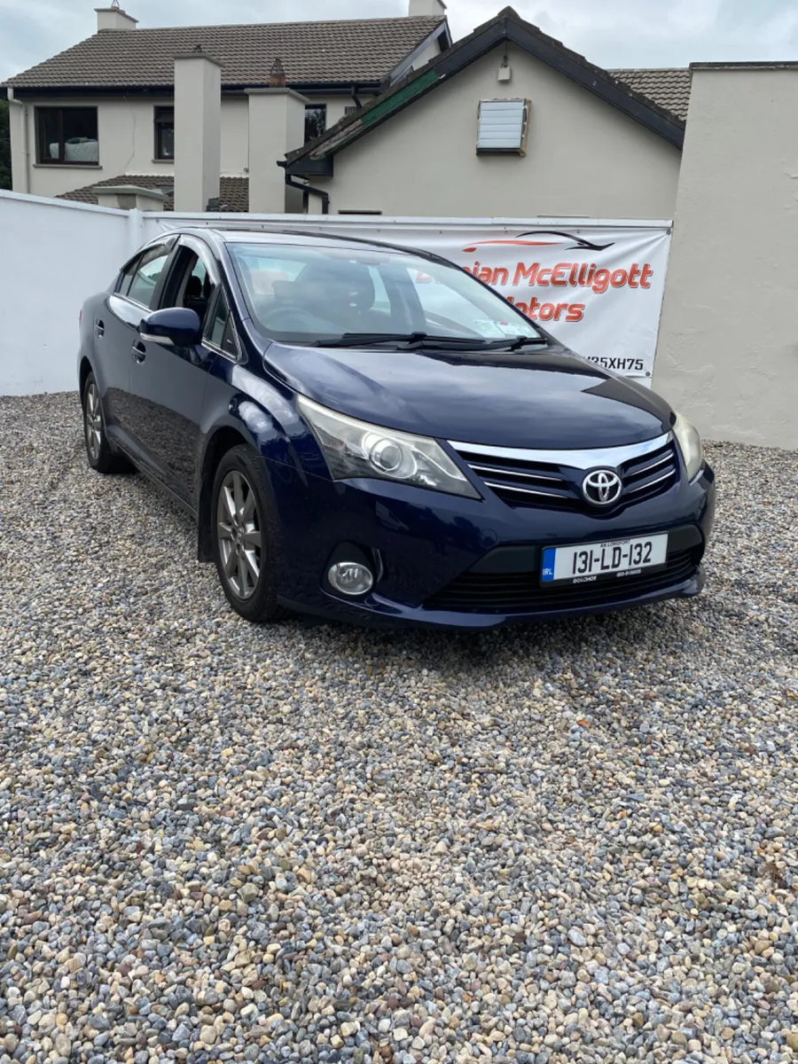 2013 Toyota Avensis - Image 2