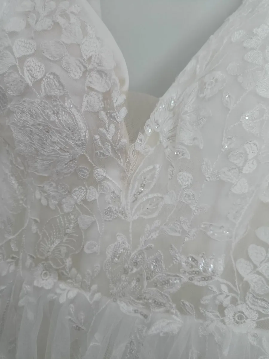 White wedding Dress | Curve 20 - Image 2