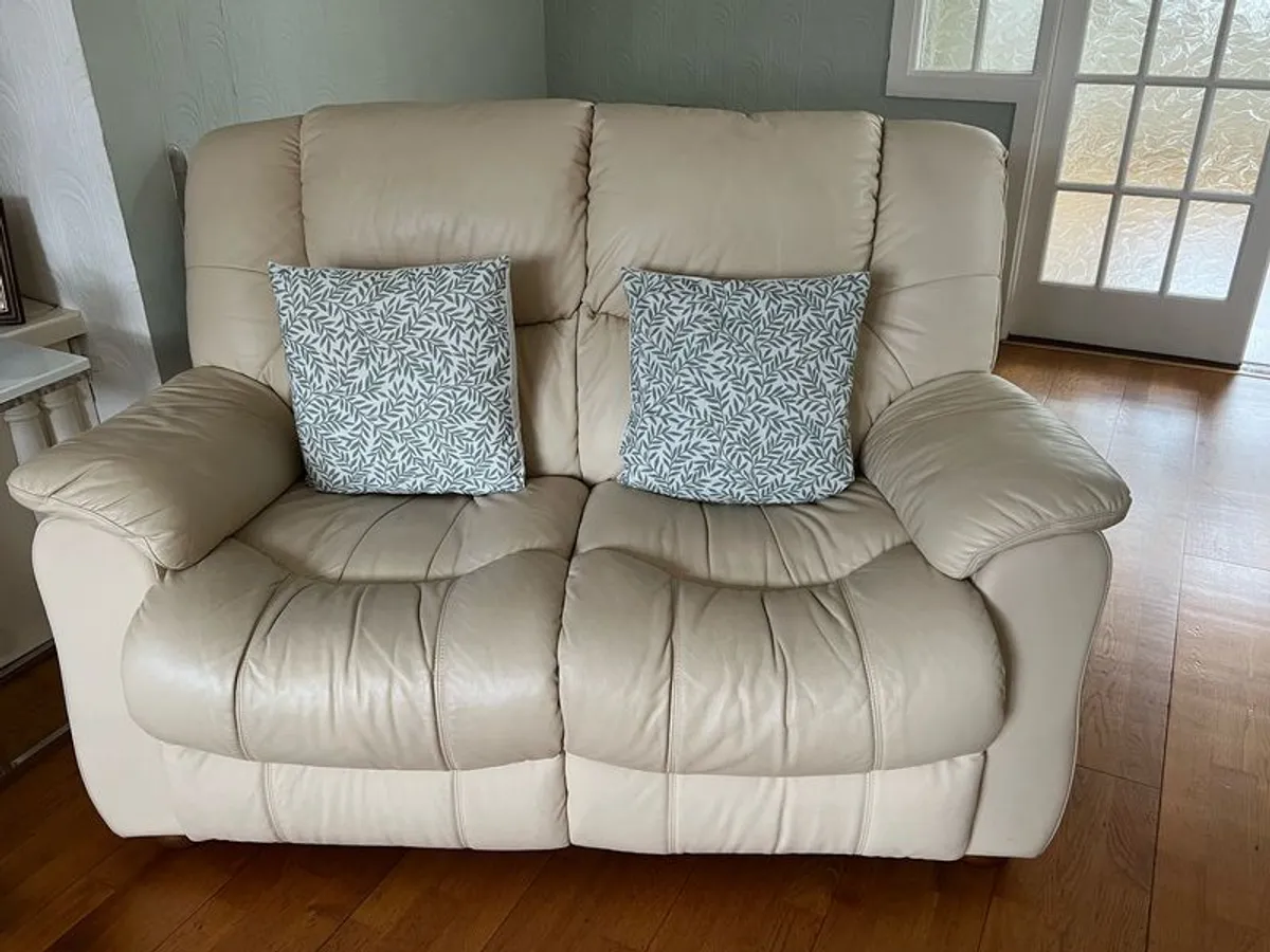 Cream Leather Love Seat & 2 Armchair Recliner Set, very good condition.  OPEN TO OFFERS - Image 2