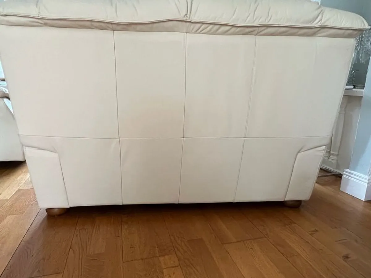 Cream Leather Love Seat & 2 Armchair Recliner Set, very good condition.  OPEN TO OFFERS - Image 3