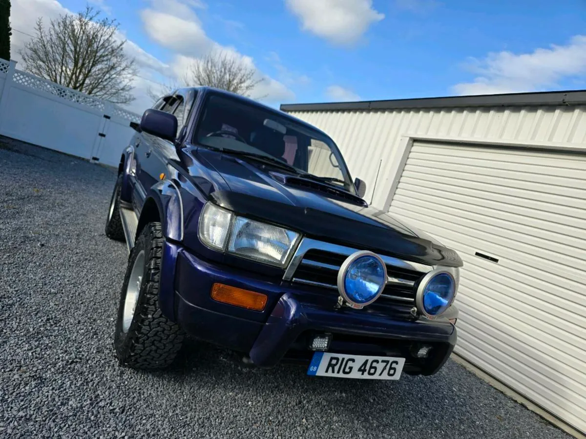 Toyota Hilux Surf SSR-X - Image 2