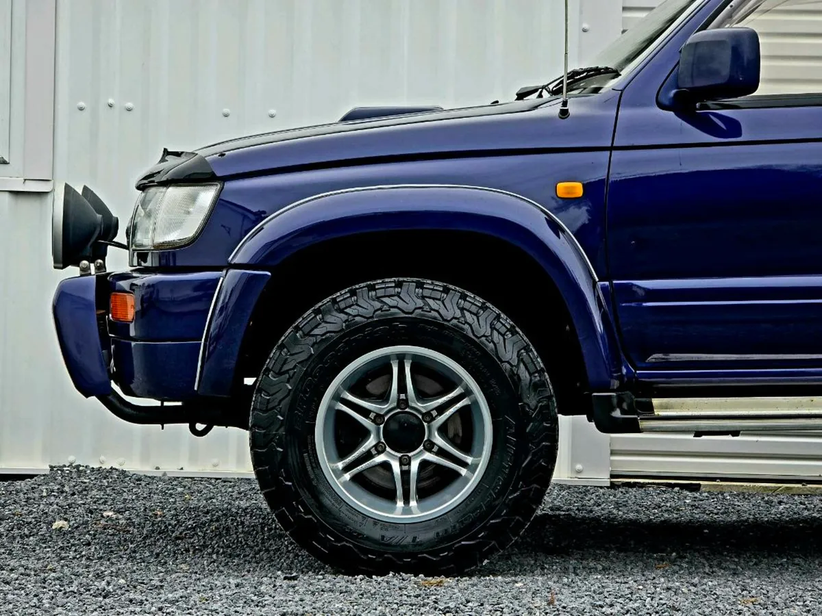 Toyota Hilux Surf SSR-X - Image 4