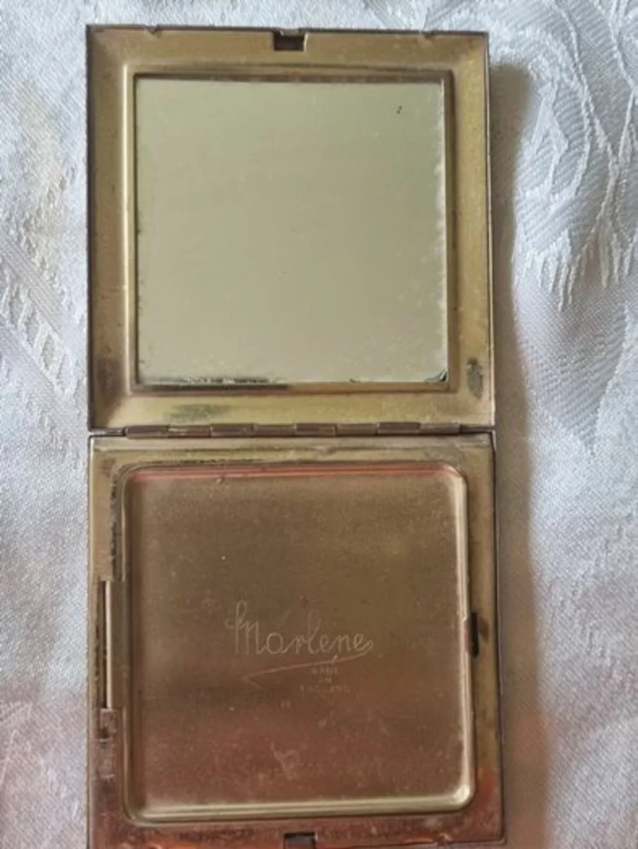 Vintage Square Powder Compact Marlene England - Image 4
