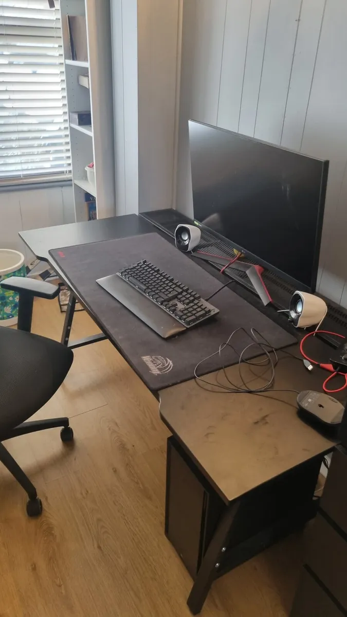 Gaming desk