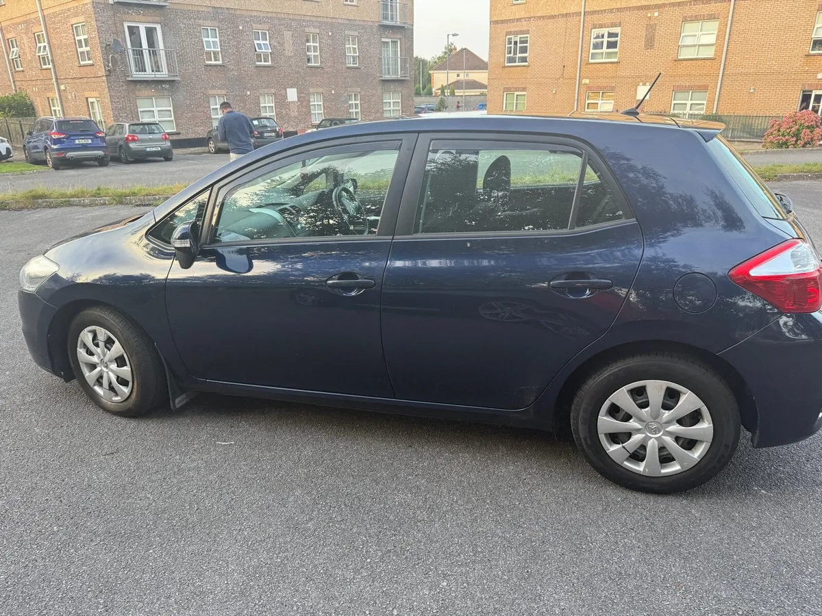 Toyota Auris 2010 - Image 4