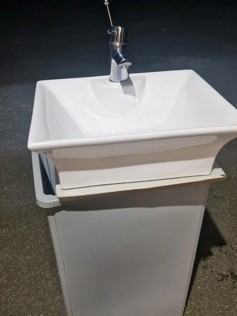 Bathroom sink - Image 2