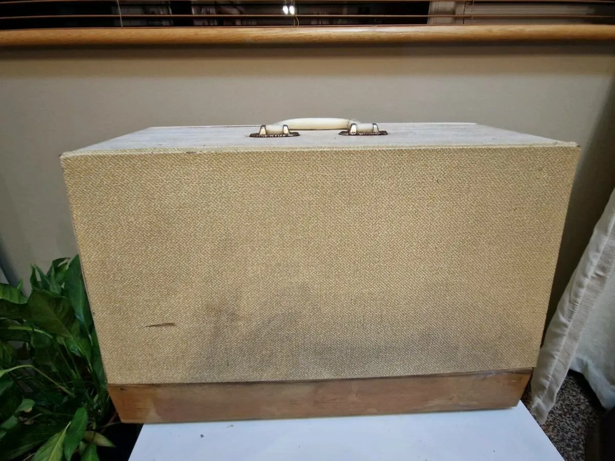 Sewing machine - Image 2