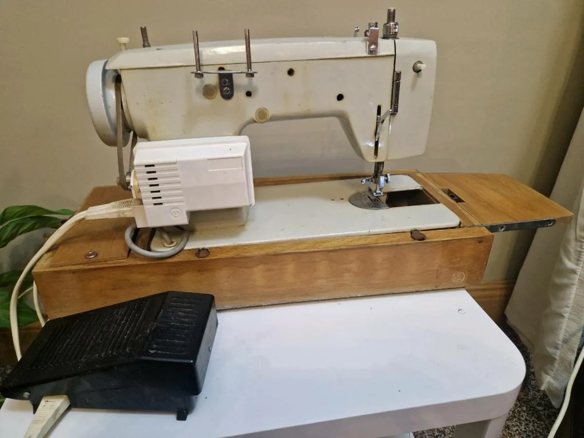 Sewing machine - Image 3
