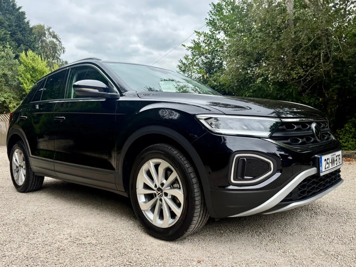 Volkswagen T-Roc EDITION 75 2.0 TDI MANUAL 6SPEED - Image 1