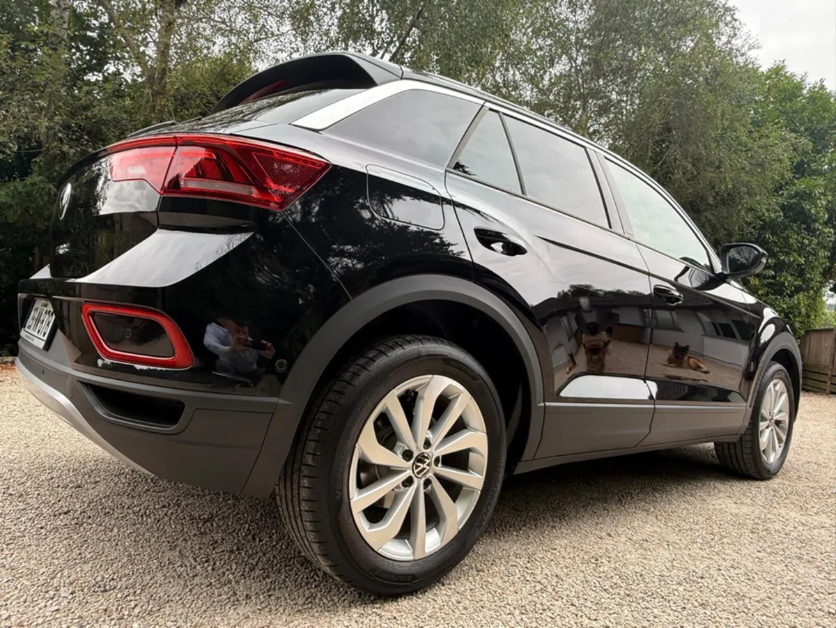 Volkswagen T-Roc EDITION 75 2.0 TDI MANUAL 6SPEED - Image 3