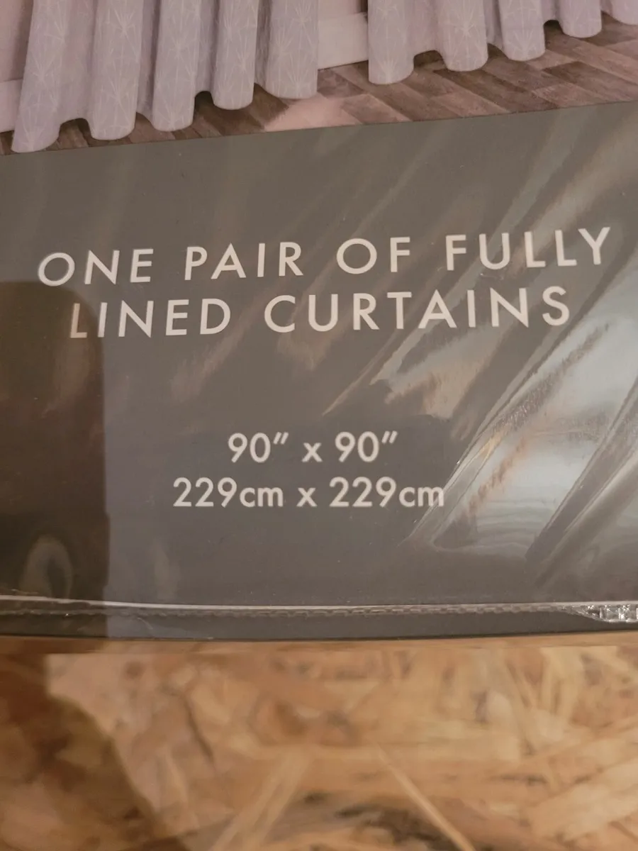 Curtains - Image 2
