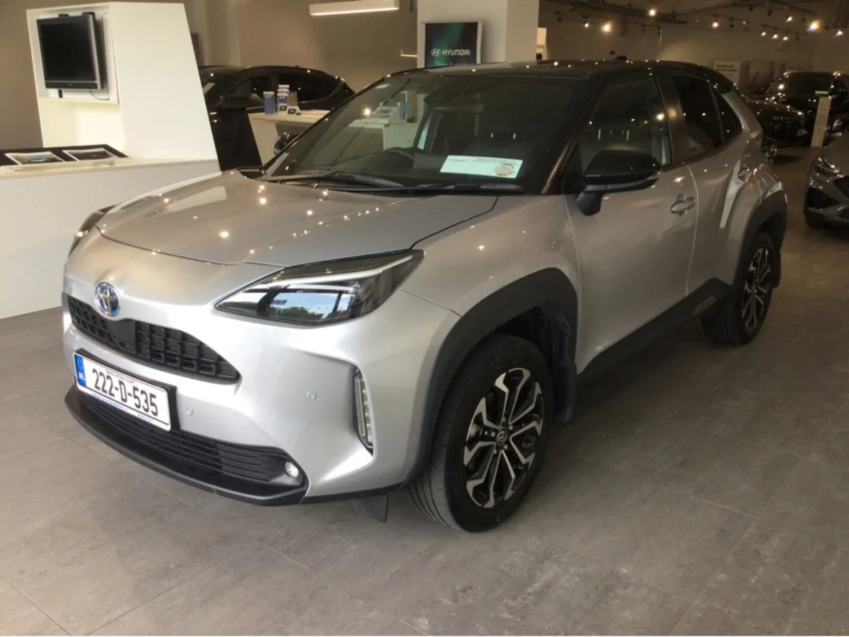 Toyota Yaris Cross LUNA SPORT HYBRID ** VERY LOW K - Image 3