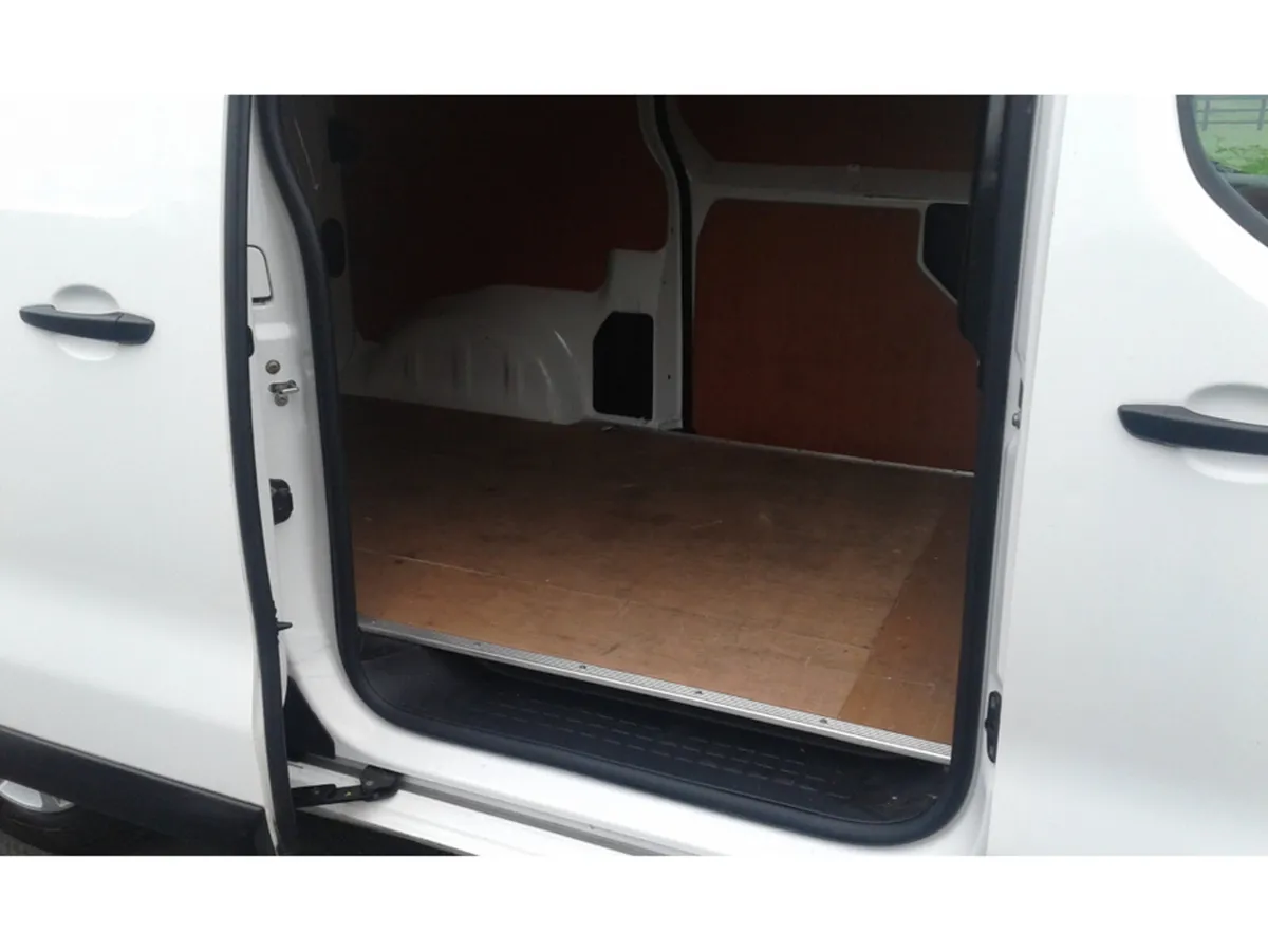 Peugeot Expert ACTIVE STANDARD 1.5 HDI 100 4DR - Image 4